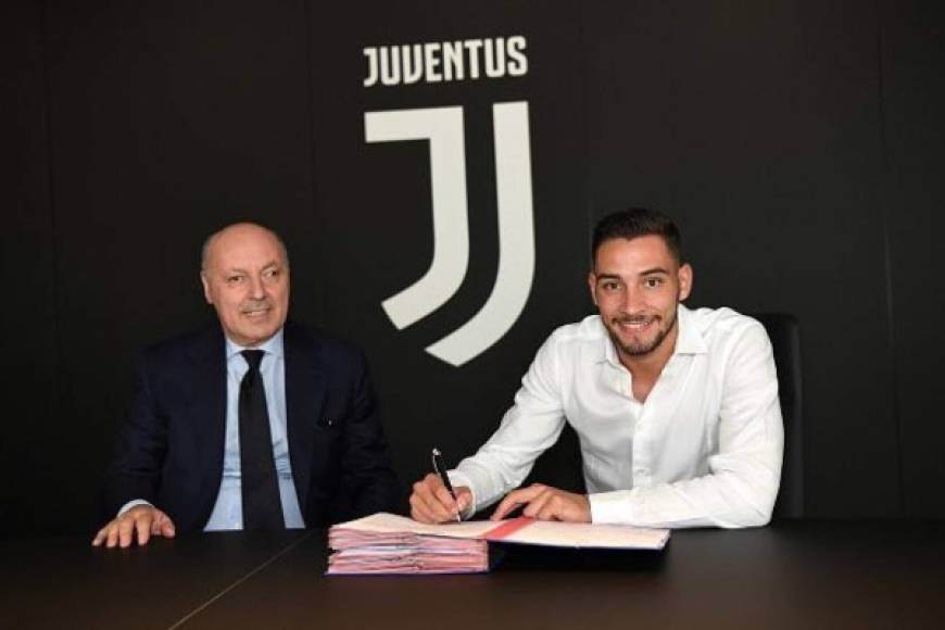 La Juventus no para. Hoy ha presentado a Szczesny, su nuevo guardameta, al tiempo que Mattia De Sciglio, que llegará a la Vecchia Signora procedente del Milan, pasaba reconocimiento médico.