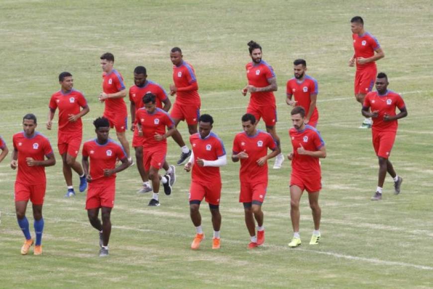 Los jugadores del Olimpia realizaron trabajos regenerativos con vistas al clásico del domingo contra el Motagua.