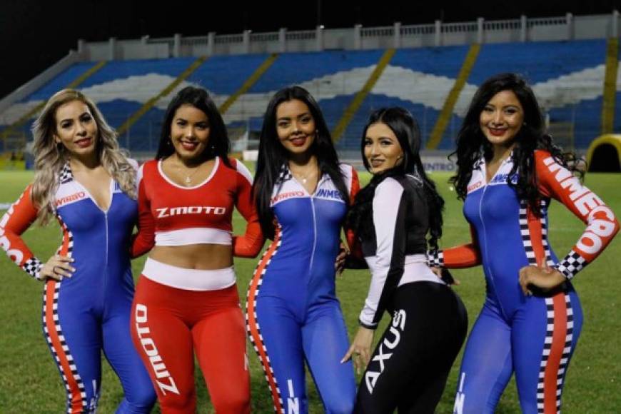 Mira las imágenes más curiosas de lo que fueron los partidos Real España vs Platense y UPN - Motagua. Bellas chicas robaron suspiros en el estadio Morazán y en Choluteca se vivió una gran fiesta deportiva.