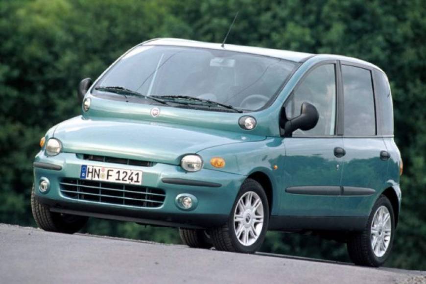 FIAT MULTIPA 650<br/>Este curioso auto difícilmente ganaría un concurso de diseño, en especial por ese 'escalón' entre la cubierta del motor y el parabrisas, lo que le ganó el reconomiento como 'el auto más feo de 1999' del programa inglés de automovilismo, Top Gear.