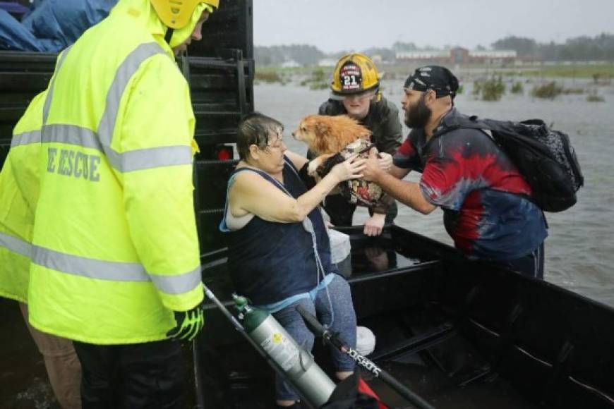 Dos equipos de rescate de la Agencia Federal de Manejo de Emergencias (FEMA) estaban trabajando y otros mecanismos también fueron activados.