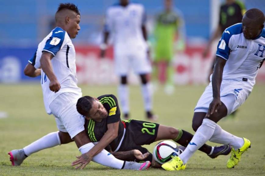 Luis Garrido sufrió una gravísima lesión en el partido eliminatoria entre Honduras y México.