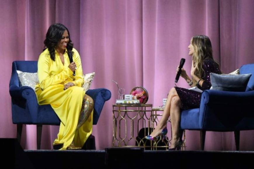 Obama y la reina de estilo de Sex and the City, Sarah Jessica Parker, hablaron sobre cómo la moda jugó un importante rol para la exprimera dama.