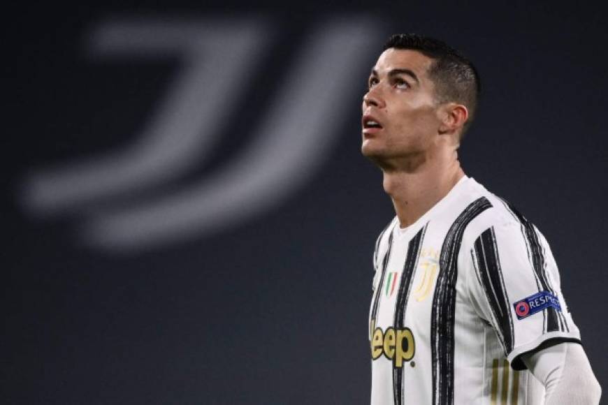 Juventus' Portuguese forward Cristiano Ronaldo reacts during the UEFA Champions League round of 16 second leg football match between Juventus Turin and FC Porto on March 9, 2021 at the Juventus stadium in Turin. (Photo by Marco BERTORELLO / AFP)