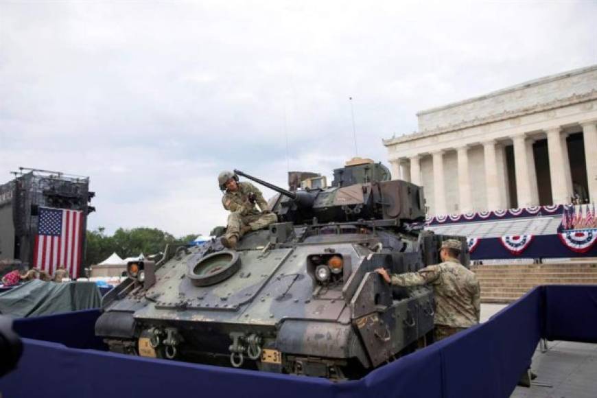 Los tanques ya están en el centro de Washington para la gran fiesta patriótica del presidente de EEUU, aunque no circularán porque sus pesadas ruedas podrían dañar las calles de la ciudad.