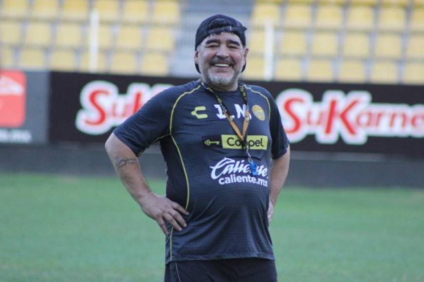 A mitad de esta semana, Maradona visitó Guatemala, desde donde tramitó su permiso para trabajar en México y lo hizo en el avión privado propiedad del dueño de los Dorados, Jorge Alberto Hank.