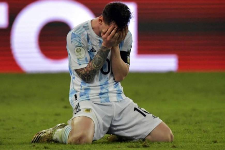 El momento en el que Messi se dio cuenta que ganó la Copa América con Argentina. Fue tras el pitazo final. El crack no pudo contener el llanto de la emoción.