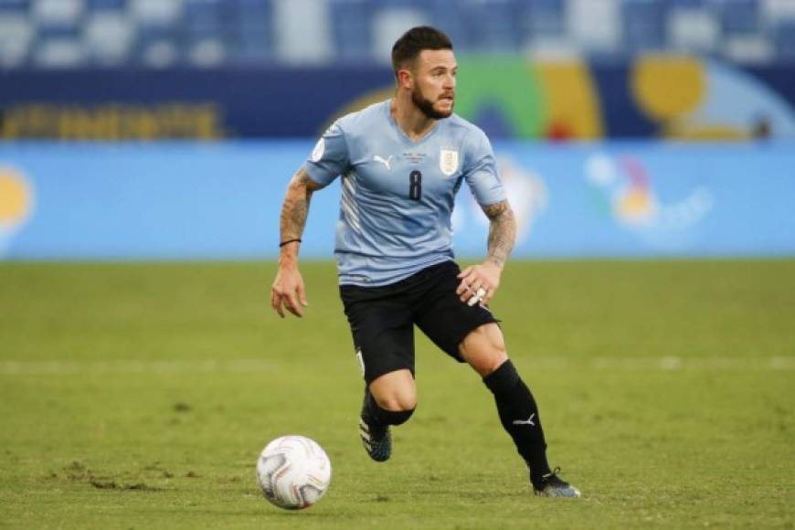 La prensa italiana señala que el uruguayo Nahitán Nández dejaría al Cagliari y su nuevo destino sería el Leeds United de la Premier League. Foto AFP.