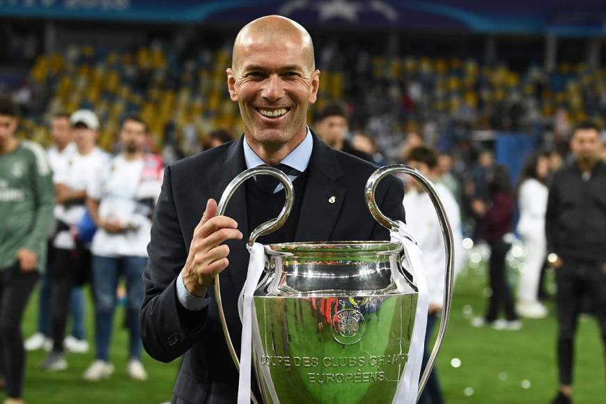 Zinedine Zidane - El entrenador francés está sin trabajo desde junio de 2021. Su último equipo fue Real Madrid, con el que ganó Champions League como jugador y técnico.