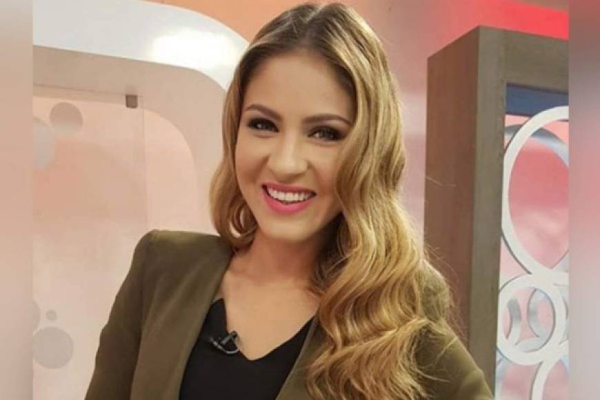 La guapa presentadora hondureña Kritza Pérez ha destacado por su talento para televisión, pero sin duda alguna también por su belleza. <br/><br/>Recientemente han circulado en Internet unas fotografías de la exdiputada con su rostro al natural, las cuales causan revuelo. <br/>