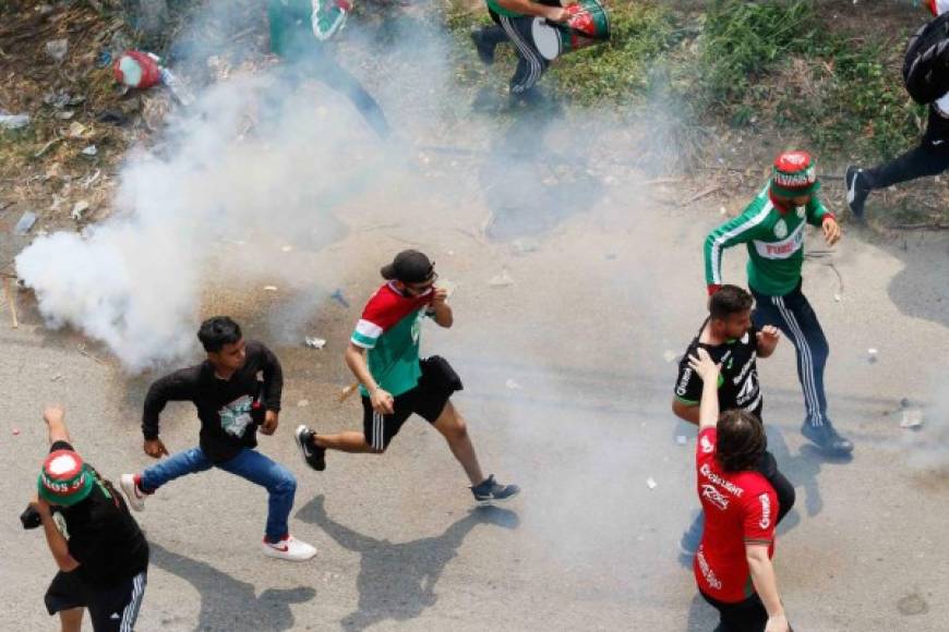 Antes del inicio del partido, aficionados del Marathón protagonizaron disturbios contra la Policía Nacional en las afueras del estadio Yankel Rosenthal.