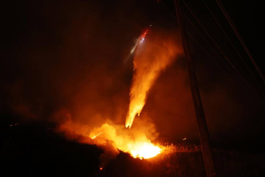 Varios incendios en el sur de California devastaron más de 3.000 hectáreas y provocaron evacuaciones de población.