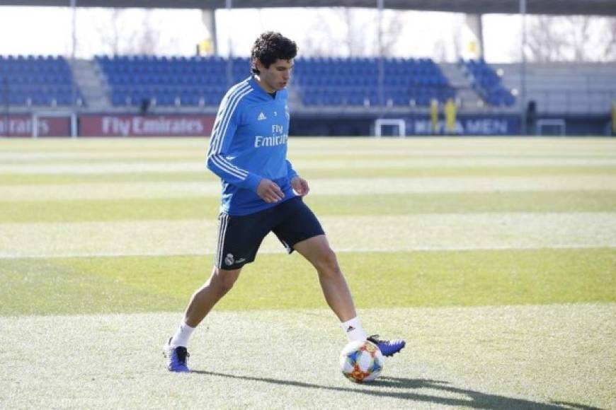 Jesús Vallejo: El joven defensor de 22 años de edad es otro de los que aparece en la lista de los jugadores que saldrían del Real Madrid con el regreso de Zidane.
