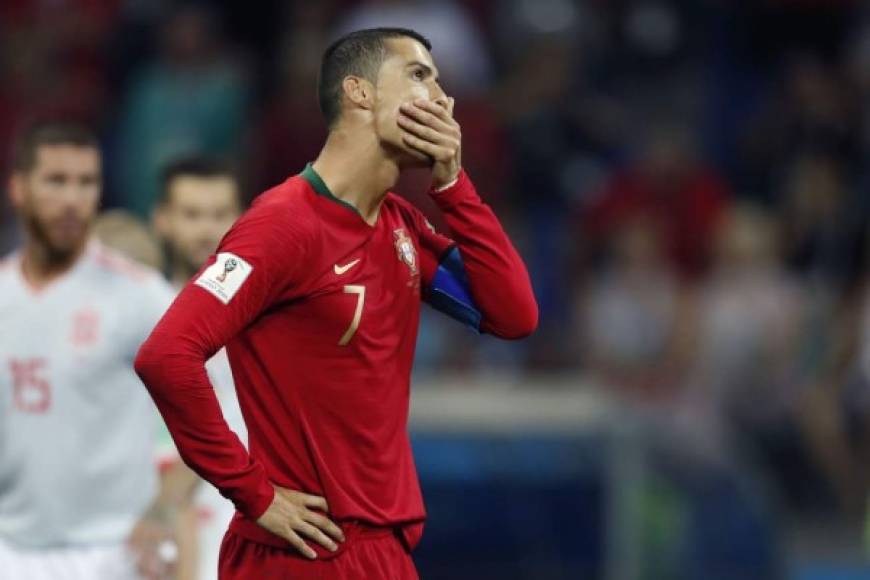 Cristiano Ronaldo se lamenta tras el gol de Nacho. Foto AFP