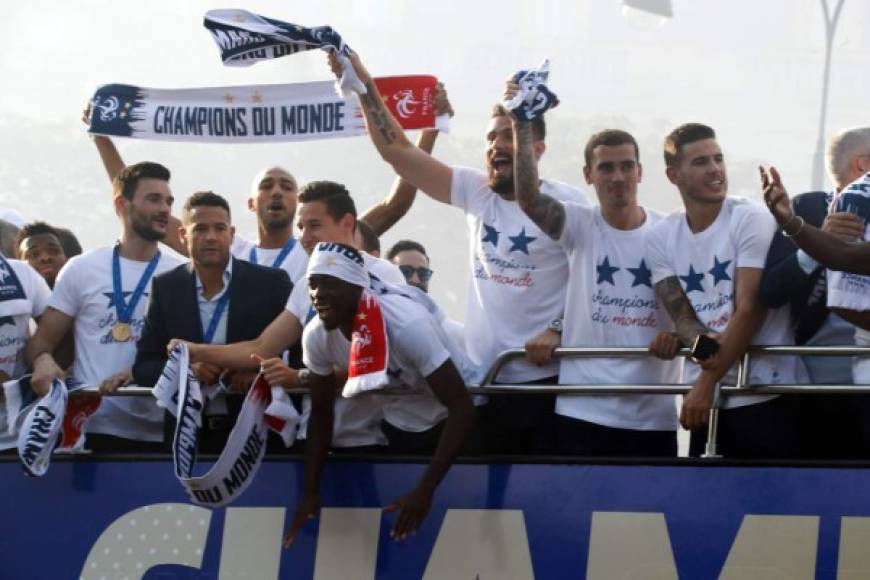 Los jugadores de Francia celebraron a lo grande en París.