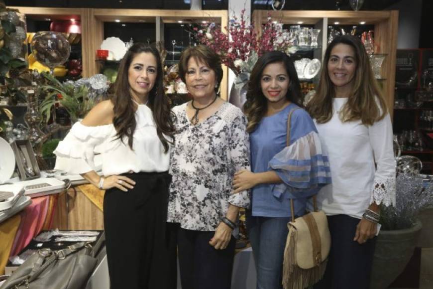 Tricia Matuty, Nena Díaz Lobo, Andrea Quintana y Elena Szydel.