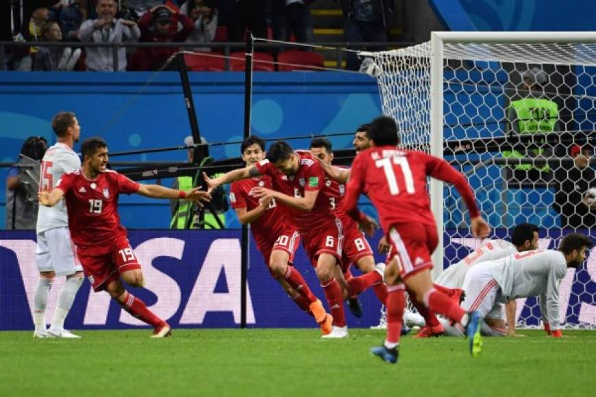 La celebración de Saeid Ezatolahi que quedó en nada por la anulación del gol de Irán. Foto AFP