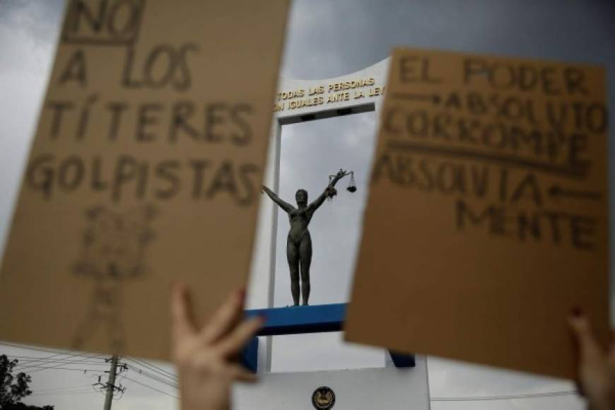 Por su parte, Nayib Bukele dijo que 'falta mucho por cambiar en nuestro país, pero está claro que no pueden hacerlo todo en un día. Sé que la mayoría del pueblo salvadoreño espera con ansias la segunda plenaria'.