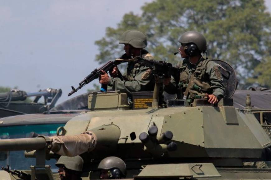 El Gobierno de Maduro afirmó que las Fuerzas Armadas venezolanas desplegaron más de 3,000 militares en la frontera.