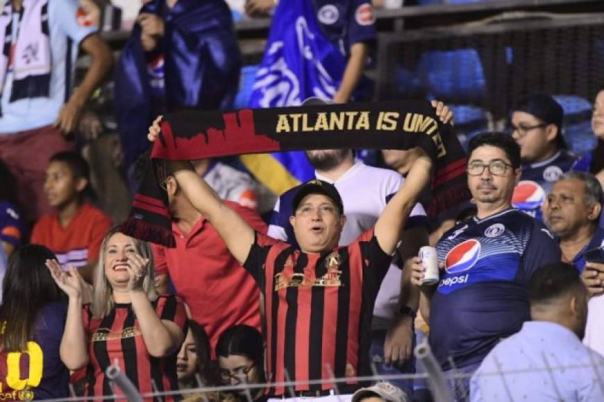 El Atlanta United no ha estado solo ya que contó con el apoyo de algunos aficionados en el estadio Olímpico.