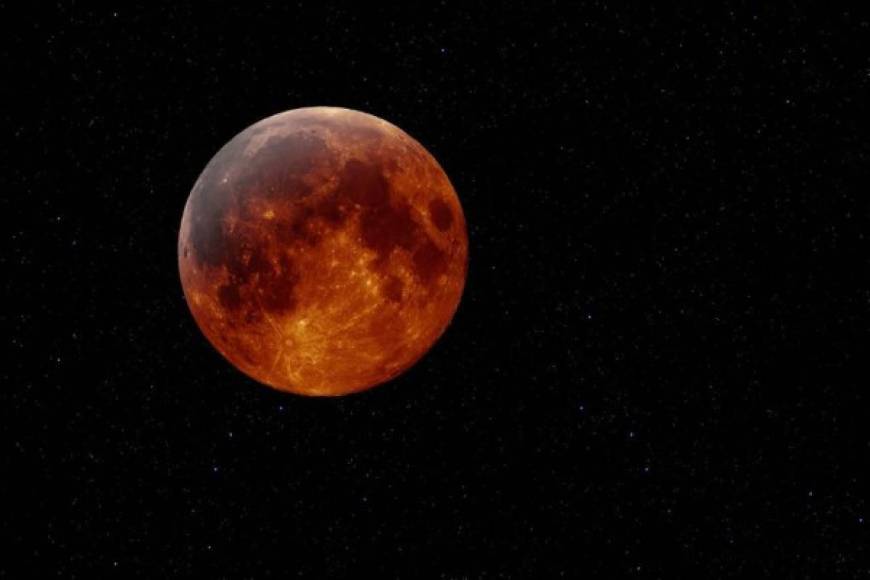 Y es que este mes de abril hubo varios eventos astronómicos en el mundo, que llamaron la atención de miles de espectadores, un eclipse solar, paso del cometa “Diablo” y lluvia de estrellas líridas.