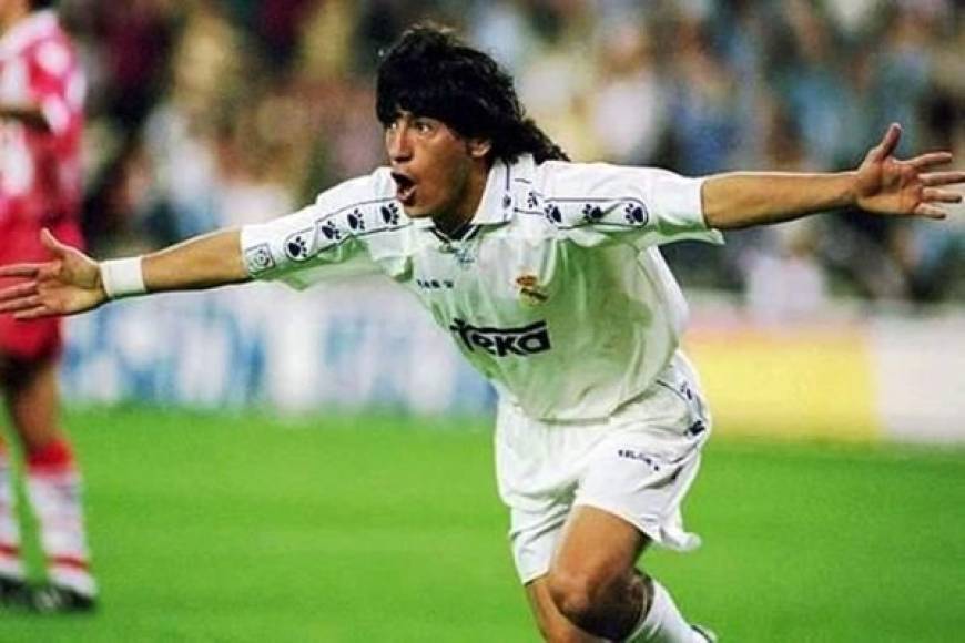 Iván Zamorano - El delantero, exjugador de Real Madrid y Sevilla entre otros equipos europeos, ha reconocido que tiene graves problemas económicos debido a malas inversiones y se encuentra al borde de la ruina.