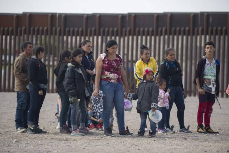 La mayoría de inmigrantes detenidos son familias y menores no acompañados procedentes de Centroamérica, que llegan a la frontera de Estados Unidos con México.