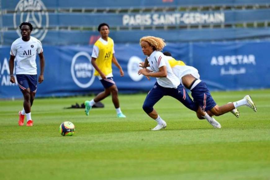 Xavi Simons, que llegó al PSG procedente del Barcelona hace dos años, trabaja fuerte para ser tomado en cuenta por Pochettino.