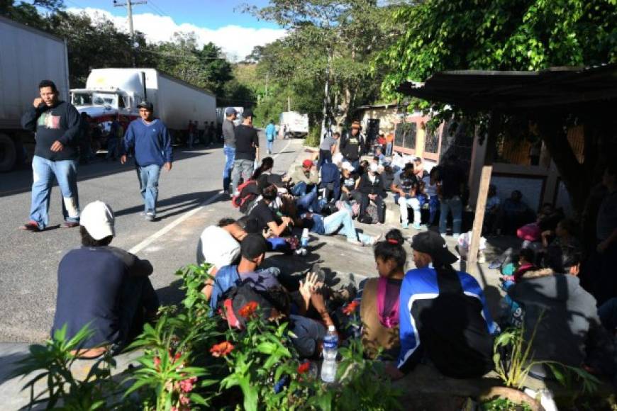 En redes sociales, personas anónimas convocaron en un afiche a la 'Caravana migrante (el) 15 de enero' saliendo de la terminal de la segunda ciudad de Honduras. Imagen AFP