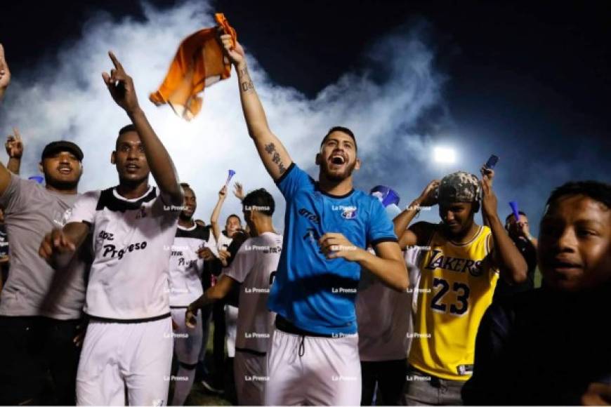 La celebración y emoción de los jugadores del Honduras Progreso.