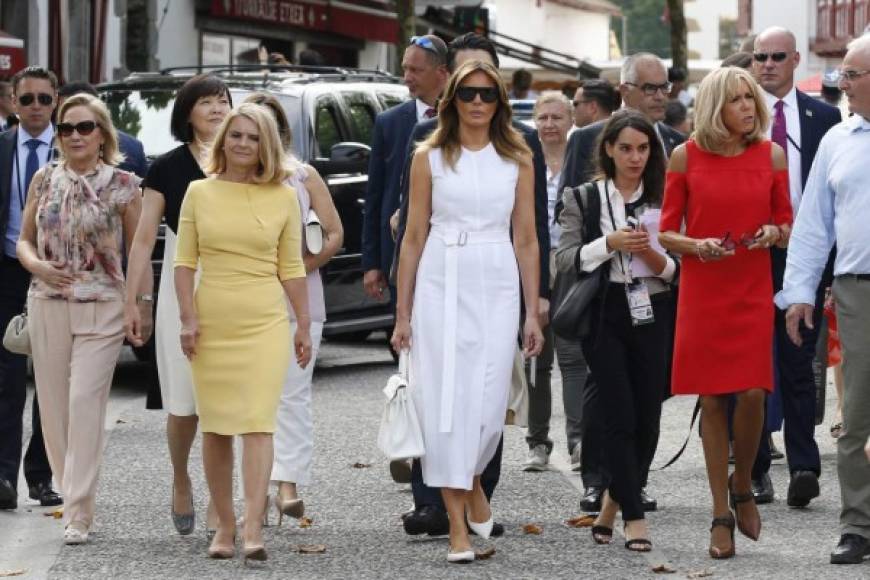 La primera dama estadounidense, Melania Trump, se ha convertido en una de las grandes protagonistas de la cumbre del G7, acaparando la atención de los medios internacionales que dan cobertura a la cita entre los líderes mundiales en Francia.