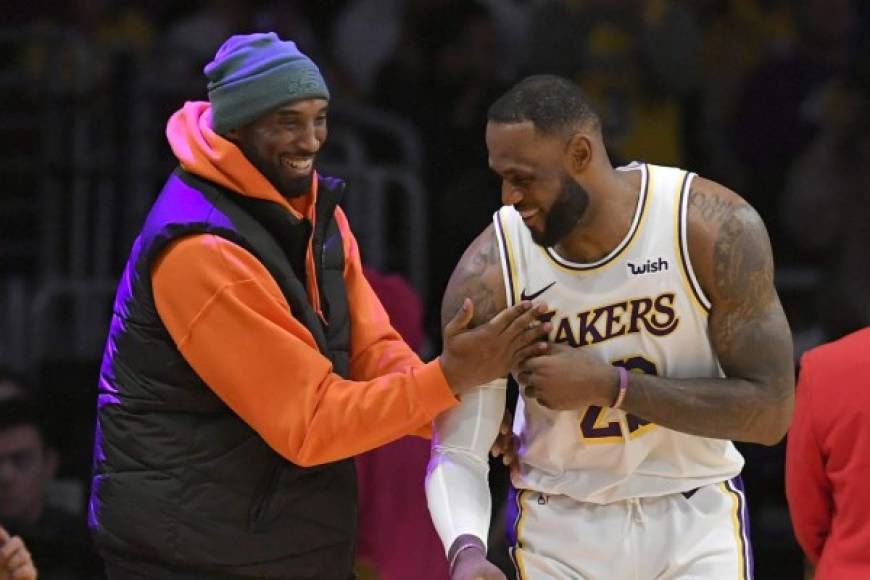 'Continuar moviendo el juego hacia adelante @KingJames. Mucho respeto mi hermano', fueron las palabras de Kobe Bryant sobre Lebron James.<br/>