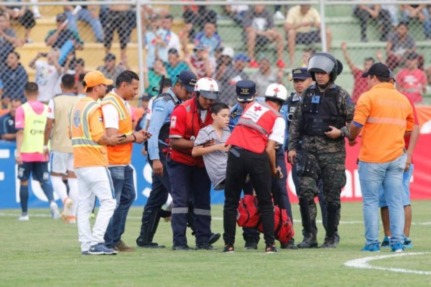 Un pequeño dio el susto ya que se lo tuvieron que llevar a un centro médico al sufrir problemas respiratorios. Afortunadamente solo fue el susto.