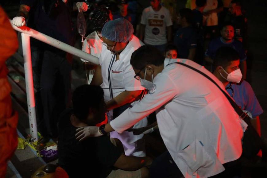 La Federación Salvadoreña de Fútbol (Fesfut) lamentó en un comunicado las muertes y agregó que “solicitará de inmediato un informe de lo sucedido y comunicará lo pertinente en el más breve plazo”.