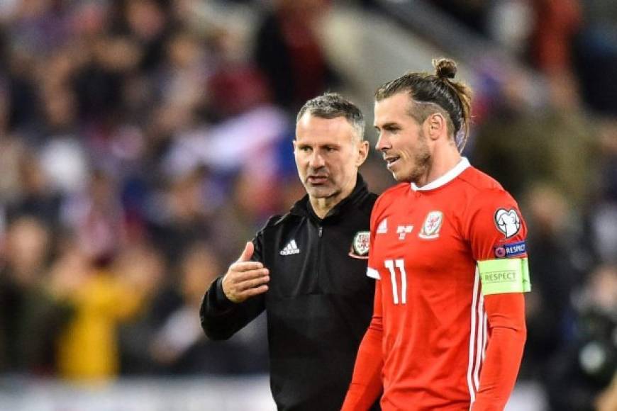 Según informa el diario inglés 'Mirror', Gareth Bale habría comunicado a Ryan Giggs, seleccionador de Gales, que se quedará en el Real Madrid la próxima temporada, incluso si ello supone una falta de competitividad que perjudique su estado de forma de cara a la Eurocopa del próximo verano.<br/><br/>El propio Giggs ha reconocido en alguna ocasión que la falta de ritmo con el equipo le acaba pasando factura con la selección. El galés tiene contrato con el club blanco hasta 2022, con una ficha de 14,5 millones de euros por temporada que por ahora no piensa perdonar.