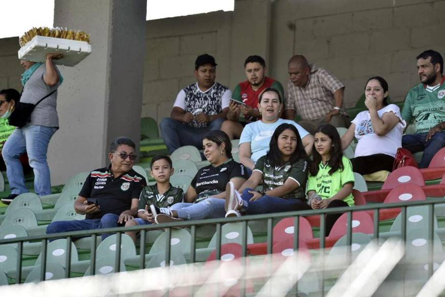 Pequeños y grandes disfrutaron de la goleada del Marathón contra el Olancho FC.