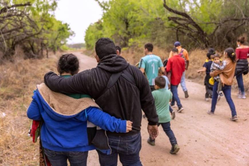 MISSION, TEXAS - MARCH 23: Asylum seekers, most from Honduras, walk towards a U.S. Border Patrol checkpoint after crossing the Rio Grande from Mexico on March 23, 2021 near Mission, Texas. A surge of migrant families and unaccompanied minors is overwhelming border detention facilities in south Texas' Rio Grande Valley. John Moore/Getty Images/AFP<br/><br/>== FOR NEWSPAPERS, INTERNET, TELCOS & TELEVISION USE ONLY ==<br/><br/>