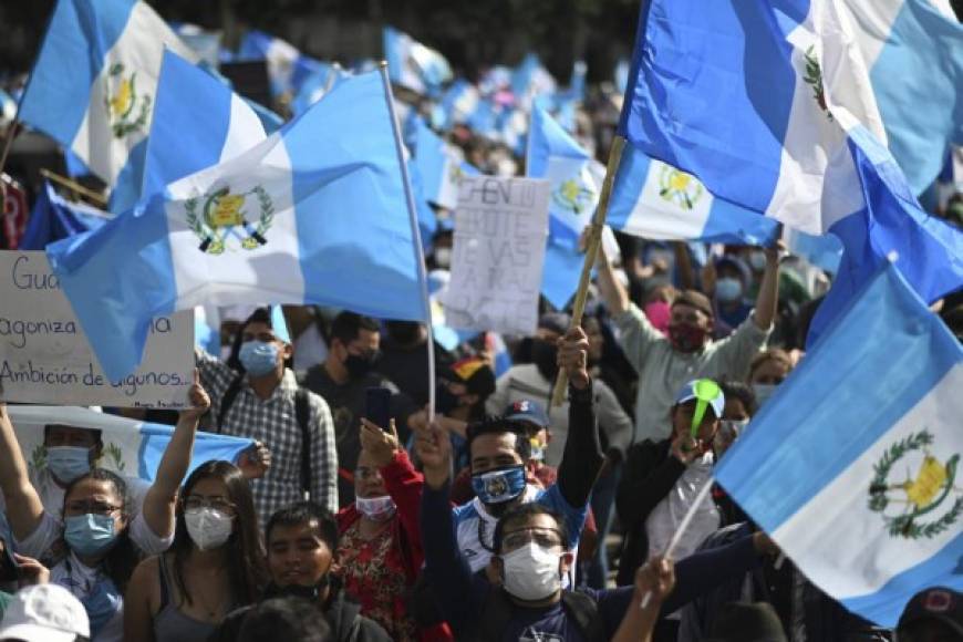 La manifestación estaba convocada para un par de horas después del mediodía frente al Palacio Nacional de la Cultura, sede del Gobierno ubicada en el centro de la Ciudad de Guatemala.<br/>