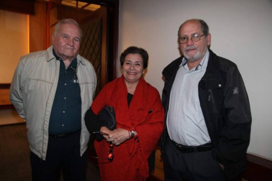 Jorge y Martha Molanphy con Antonio Vinciguerra.