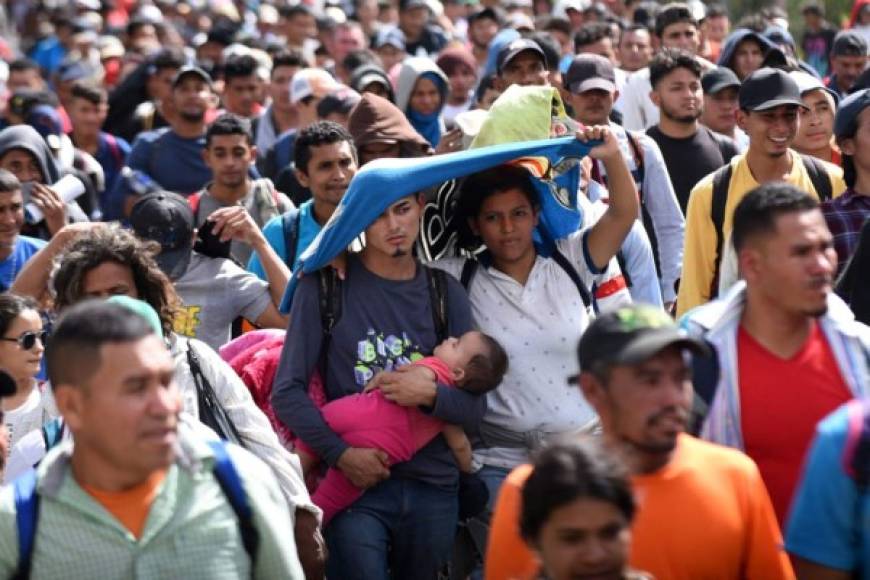 El presidente de Guatemala, Alejandro Giammattei, dijo que el canciller mexicano, Marcelo Ebrard, le aseguró que México 'utilizará todo lo que esté en sus manos' para evitar el paso de la caravana.