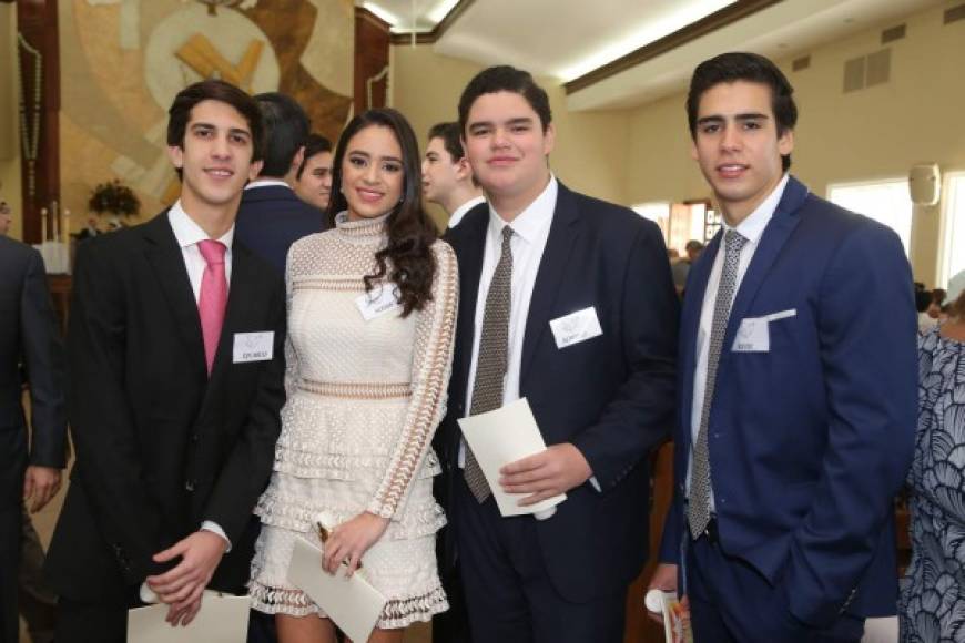 Los primos Eduardo Belot, Alessa Matute, José Alberto Díaz y Kevin Szydel.