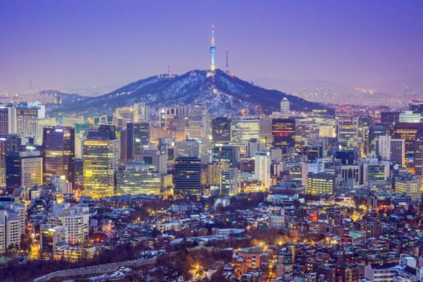Corea del Sur (3) <br/><br/>Se dice que Corea del Sur está de moda, un hermoso país asiático la antítesis de Corea del Norte, conocer lugares como Seúl, Busan o los impresionantes paisajes de Jeju es impresionante, un hondureño puede ir sin complicaciones, bueno siempre y cuando tenga a disposición sus ahorros. <br/><br/>Corea del Norte ocupa la posición número 3 en el ranking de los países con los pasaportes más poderosos del mundo en 2020.