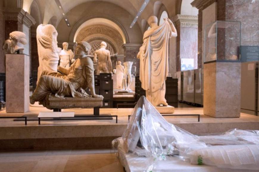 Las inundaciones llevaron al museo de la lumbrera a cerrar sus puertas y evacuar obras de arte en su sótano AFP