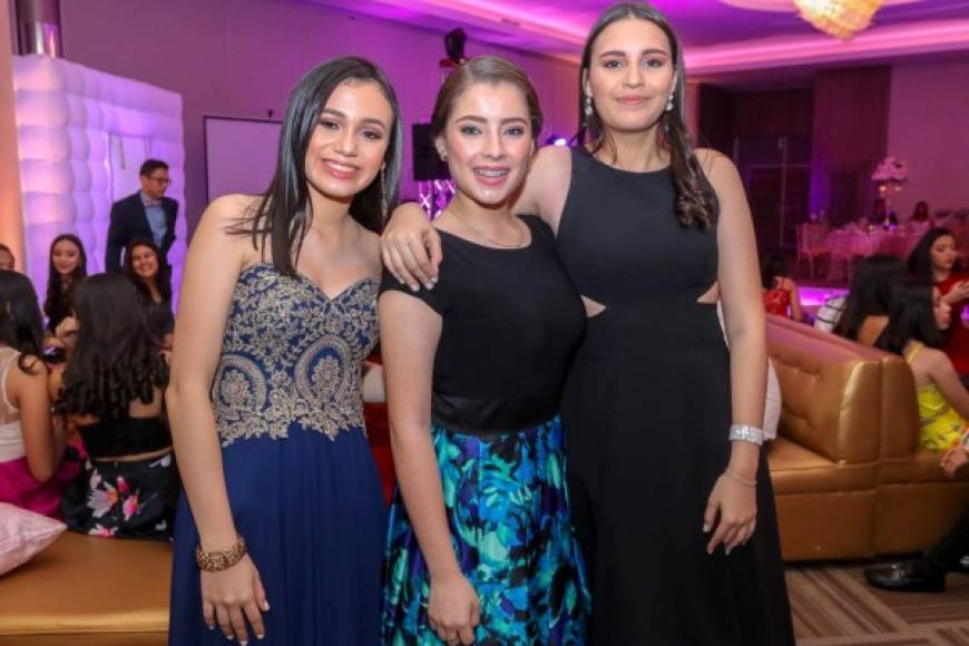 Vanessa Morales, Isabella Mantica y Mónica Carranza.