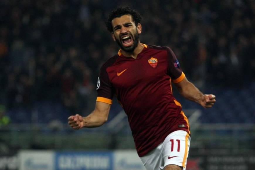 Mohamed Salah: El jugador egipcio parece haberse decantado por la oferta del club inglés Liverpool. En 'Sky' Italia aseguran que el atacante de la Roma habría llegado ya a un acuerdo con los 'reds'.