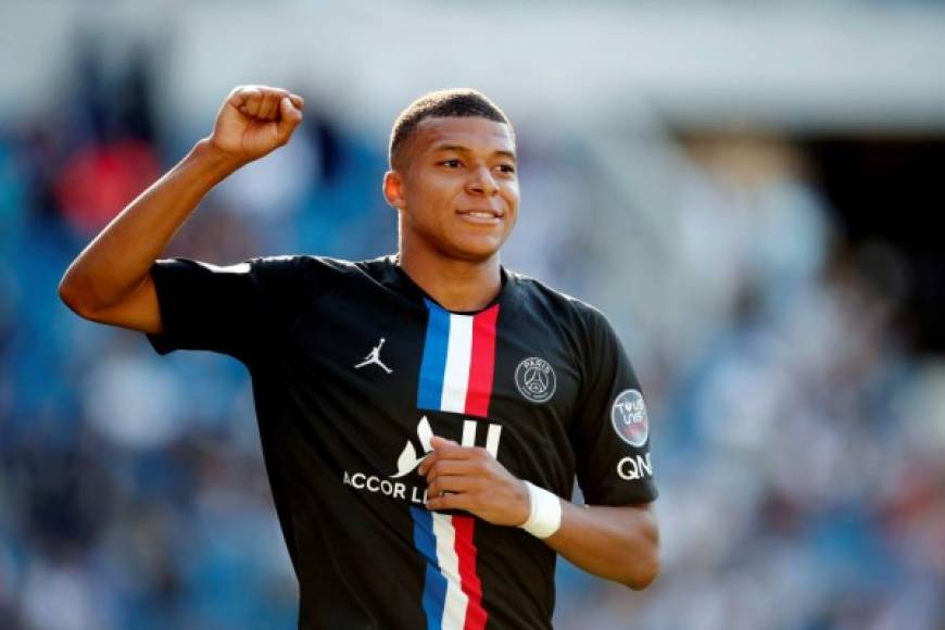 El diario francés 'L'Equipe' valoriza el futuro de Kylian Mbappé. Si renueva una temporada más con el PSG, su precio de salida podría exceder los 250 millones de euros. Sin embargo, según el rotativo galo, si el campeón del mundo con Francia decide no extender su contrato, su coste se rebajaría hasta los 100 millones.