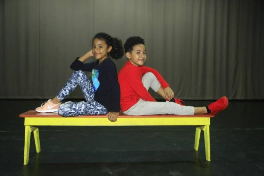 Los hermanos Yoser (12) y Karla Padilla (10) tienen muchas cosas en común, entre ellas su pasión por el baile. Fotos: Melvin Cubas.