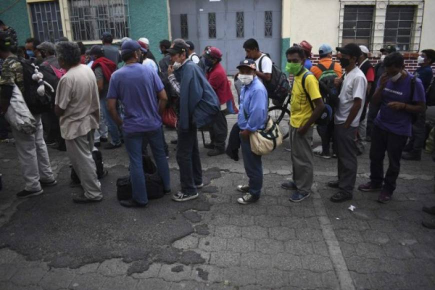 De acuerdo a datos oficiales, el 60 por ciento de los 16 millones de guatemaltecos son pobres y uno de cada dos niños sufre de desnutrición.