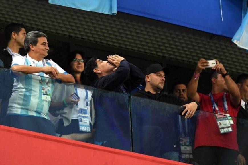 Diego Maradona agradeció después por la victoria y clasificación de Argentina.