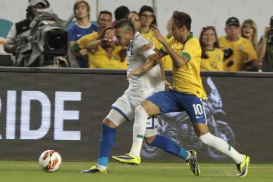 En el 2013, Arnold Peralta se volvió a enfrentar a Neymar en el partido amistoso que Brasil le ganó (5-0) a Honduras en Miami.